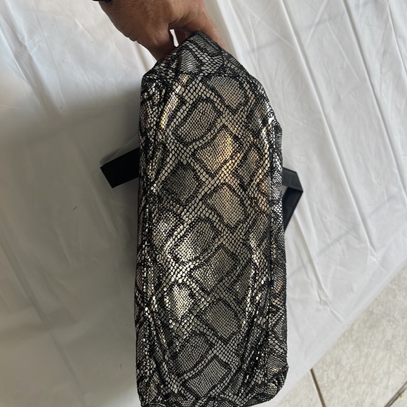 Delia’s black and silver faux snakeskin metallic vinyl zip lunch tote/ handbag - Picture 4 of 8